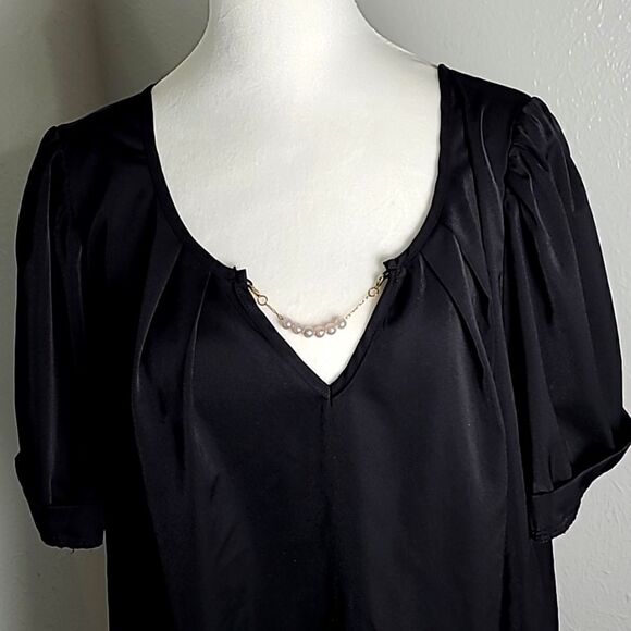 Shein Black Short Sleeve Top with Gold Pearl Chain at Neckline, Size 4X - Picture 2 of 8